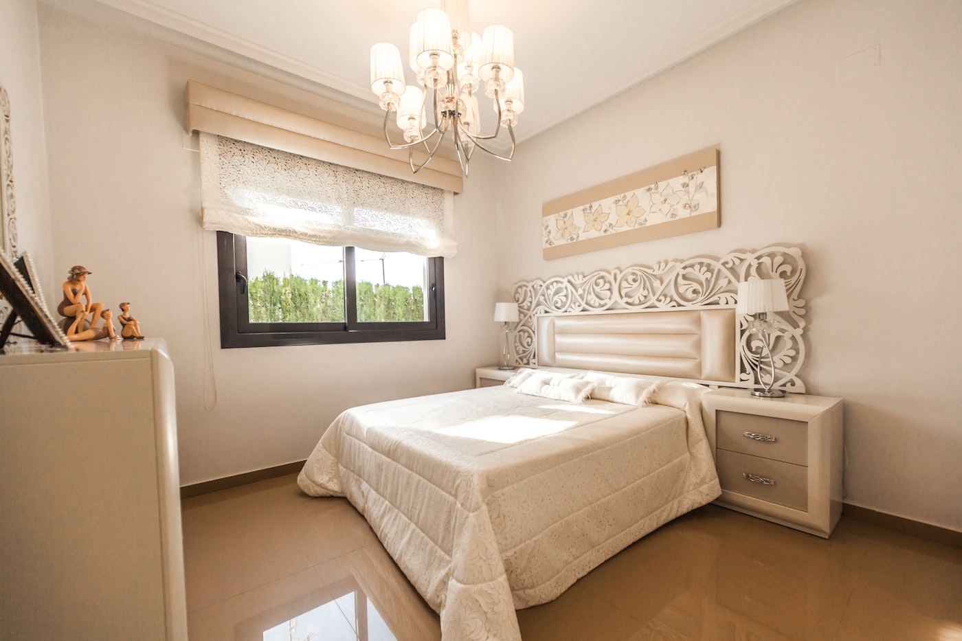 Salon dans appartement du Vieux-Nice avec poutres
