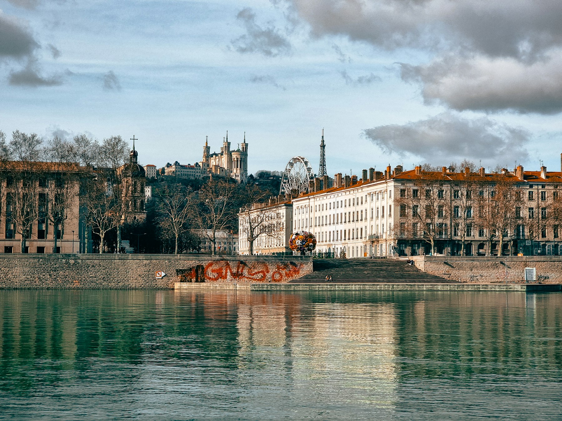 Lyon, panorama Saône et basilique Fourvière